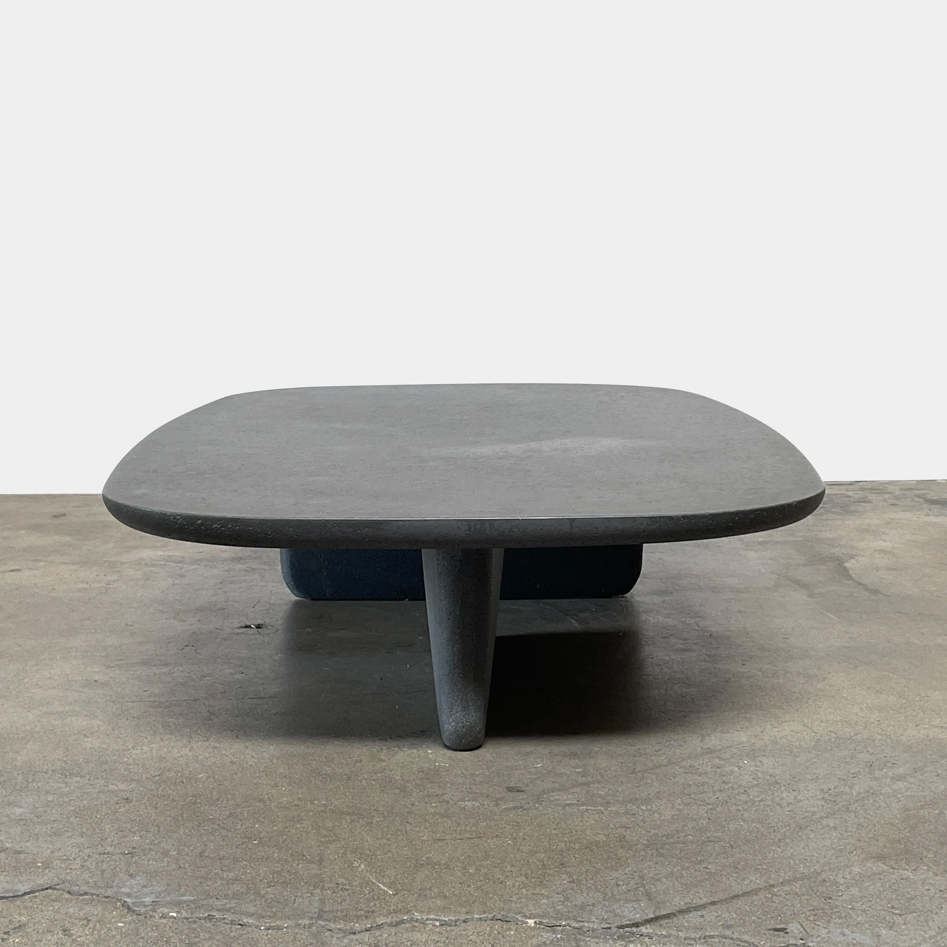 B&B Italia Tobi-Ishi Outdoor Coffee Table (hold)