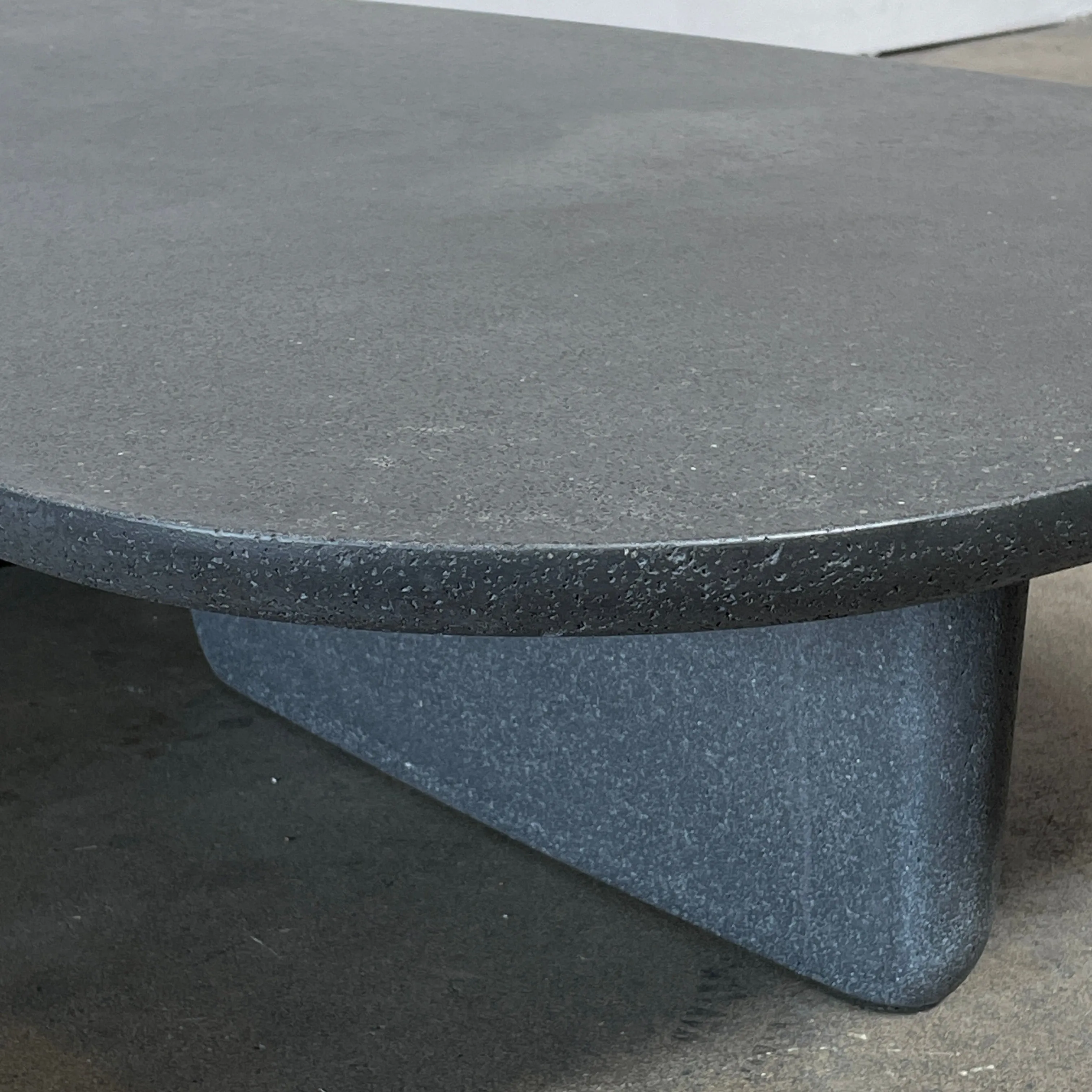 B&B Italia Tobi-Ishi Outdoor Coffee Table (hold)