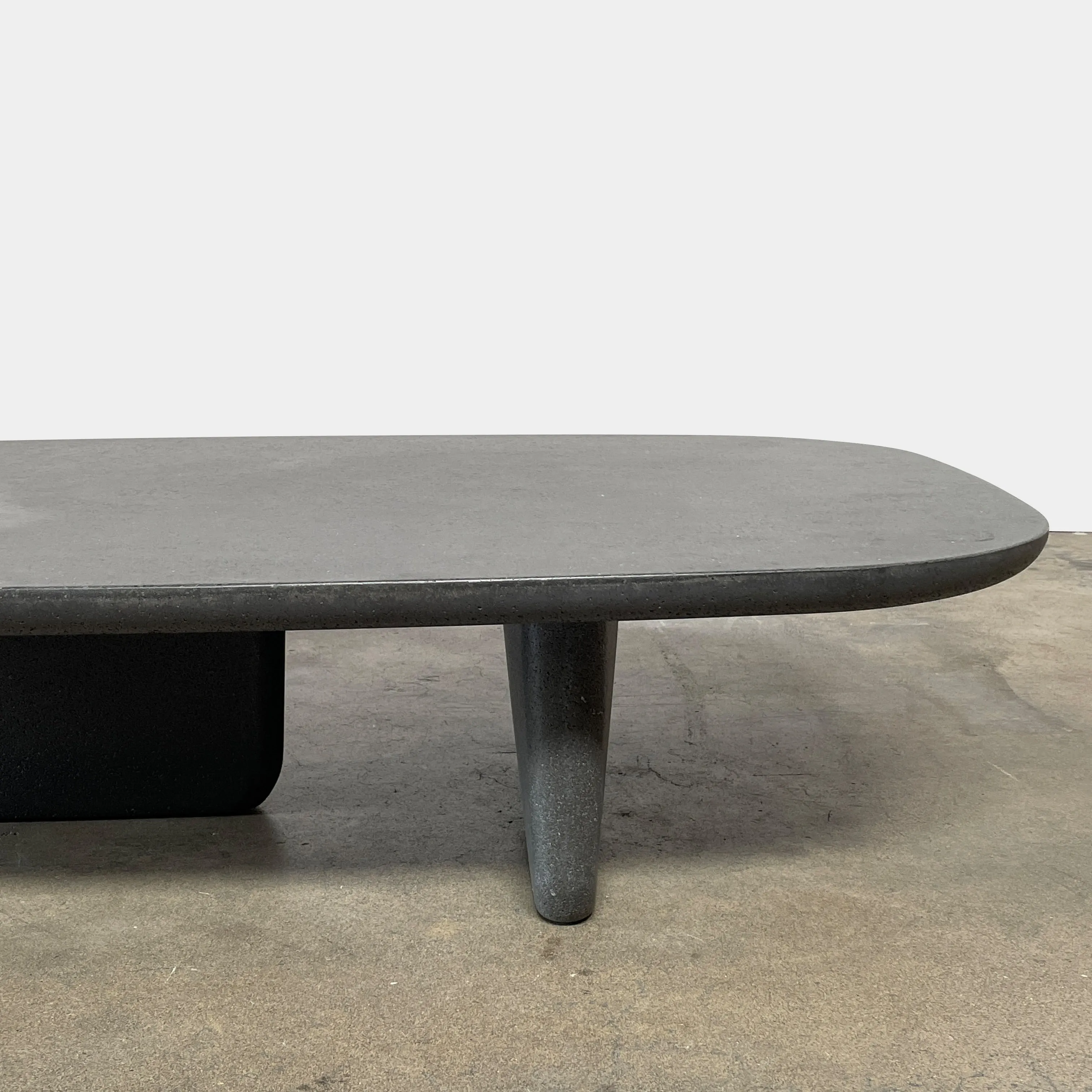 B&B Italia Tobi-Ishi Outdoor Coffee Table (hold)