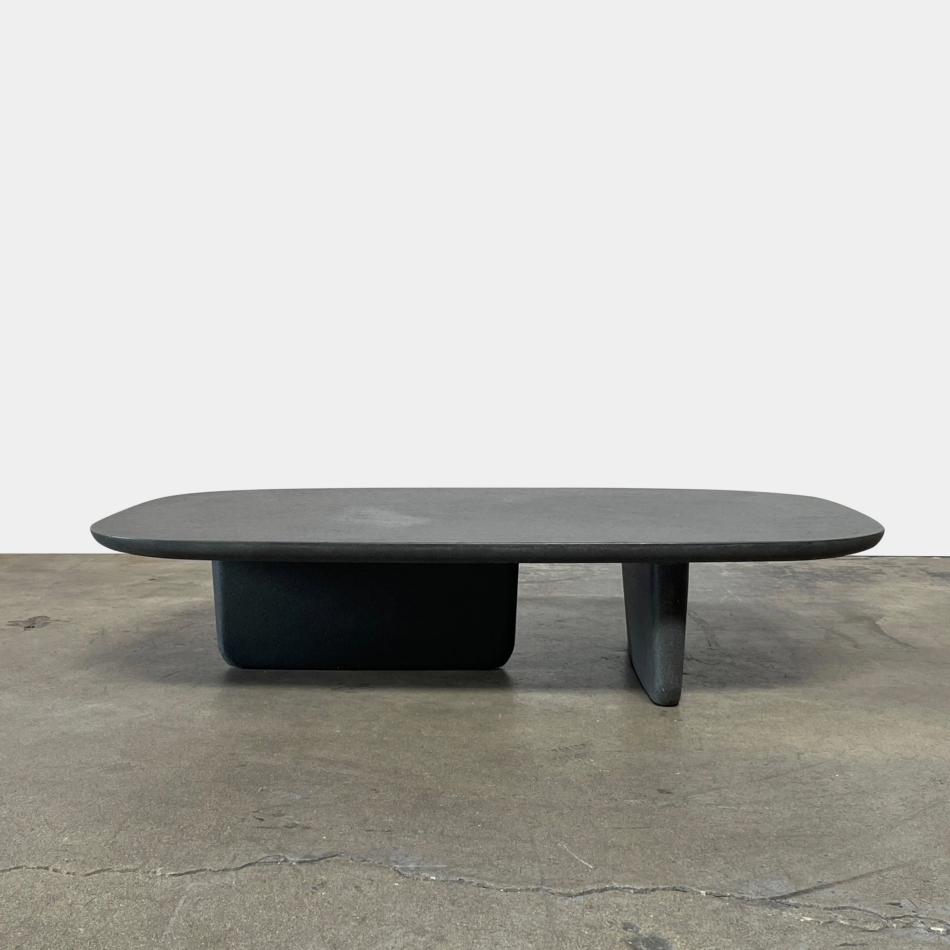 B&B Italia Tobi-Ishi Outdoor Coffee Table (hold)