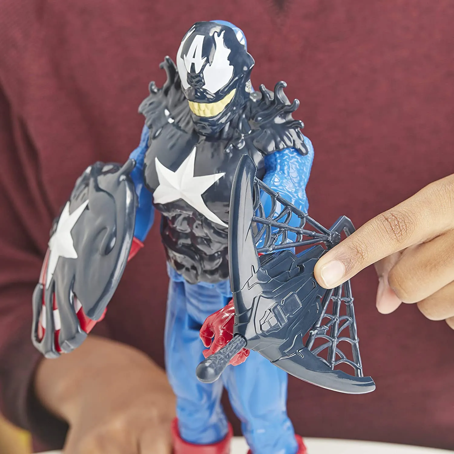Hasbro Spider-Man Maximum Venom Titan Hero Venom Captain America with Starter, Projectile, 6 Accessories, Age 4 