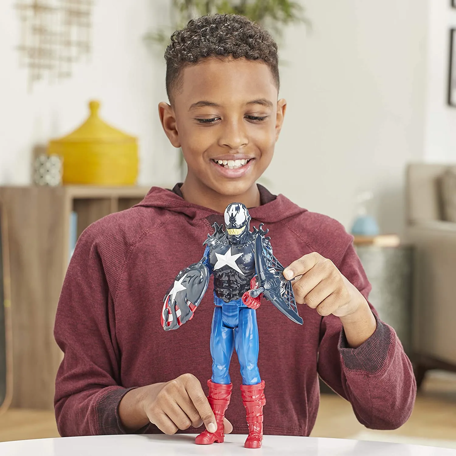 Hasbro Spider-Man Maximum Venom Titan Hero Venom Captain America with Starter, Projectile, 6 Accessories, Age 4 