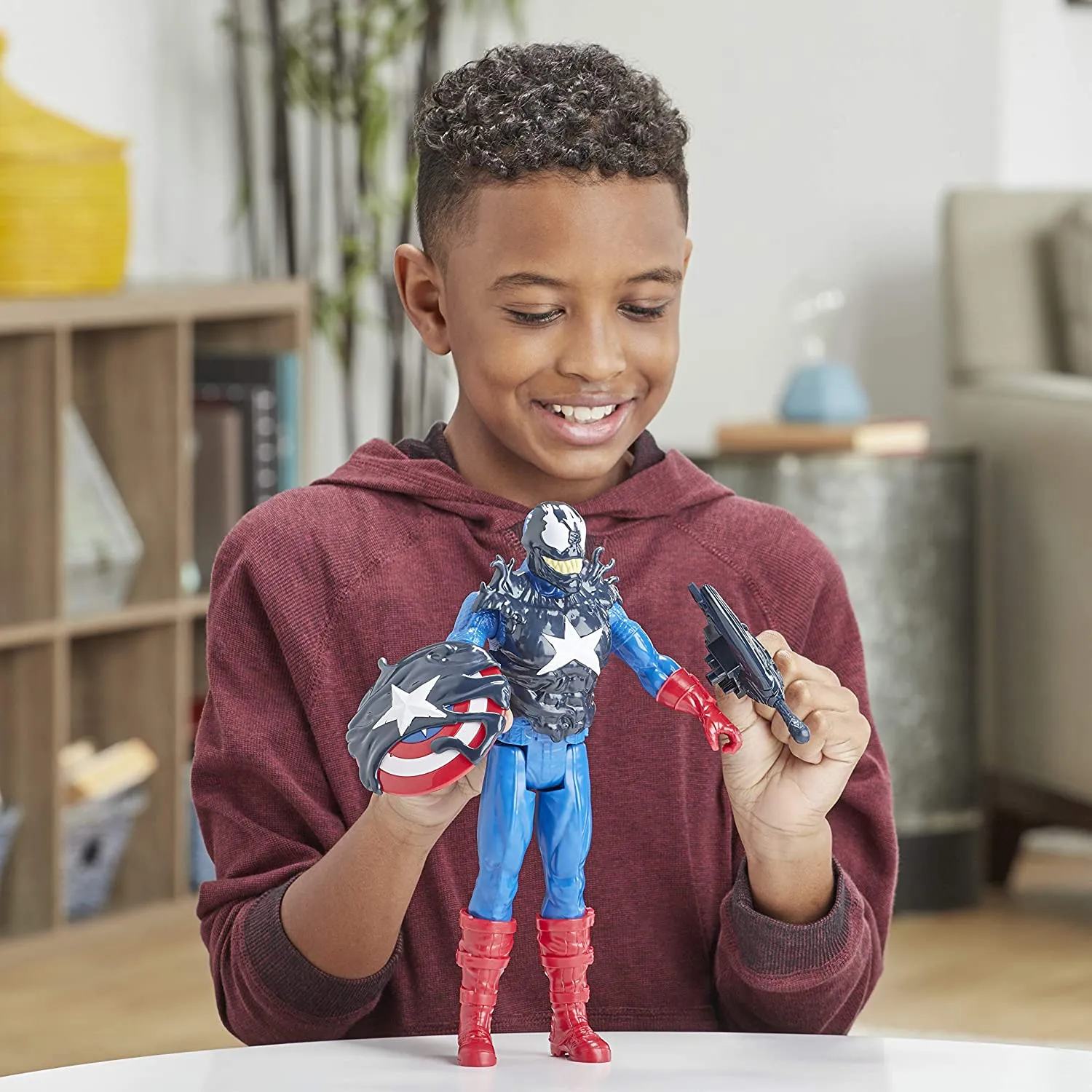 Hasbro Spider-Man Maximum Venom Titan Hero Venom Captain America with Starter, Projectile, 6 Accessories, Age 4 
