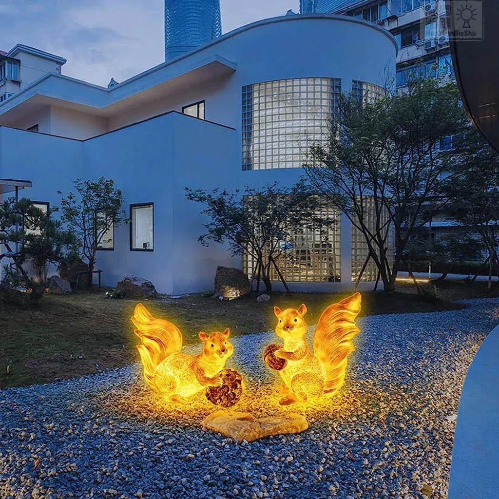 Sparkling Squirrel Solar Energy Outdoor Light (9262)